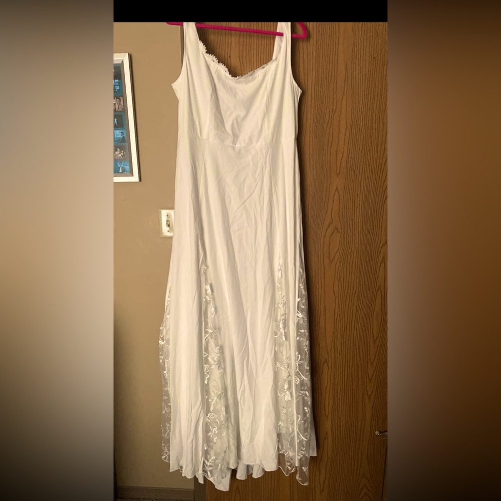 Brand new wedding dress never worn!!!!!